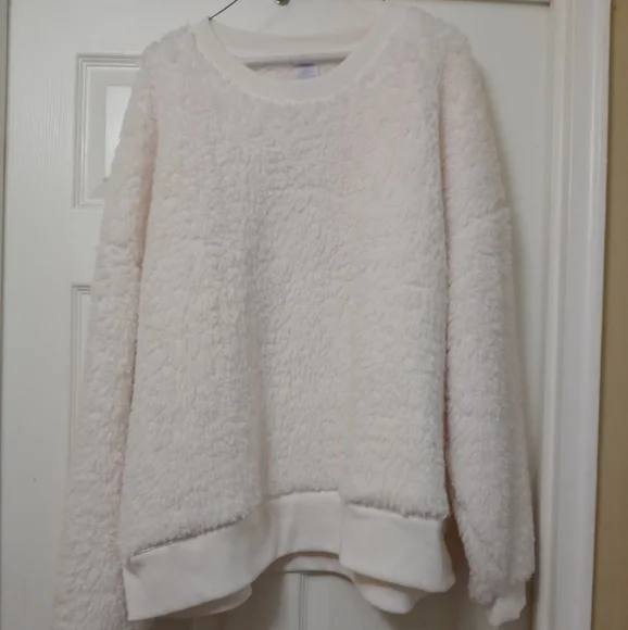 Sweaters - Picture 4 of 9